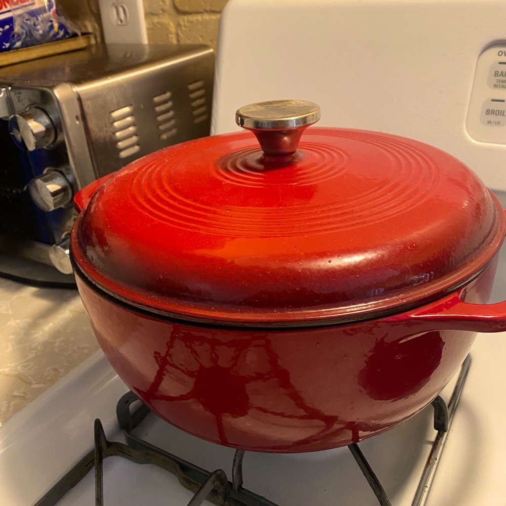 Lodge 5Quart Dutch Oven Firehouse Red